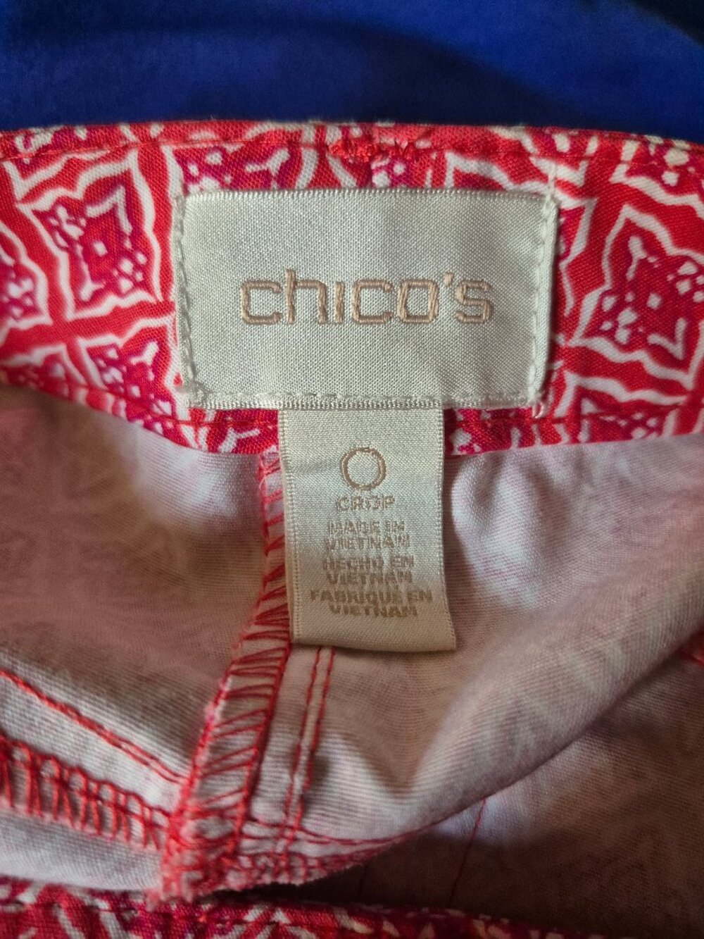 CHICO'S crops, size 0,red.white
